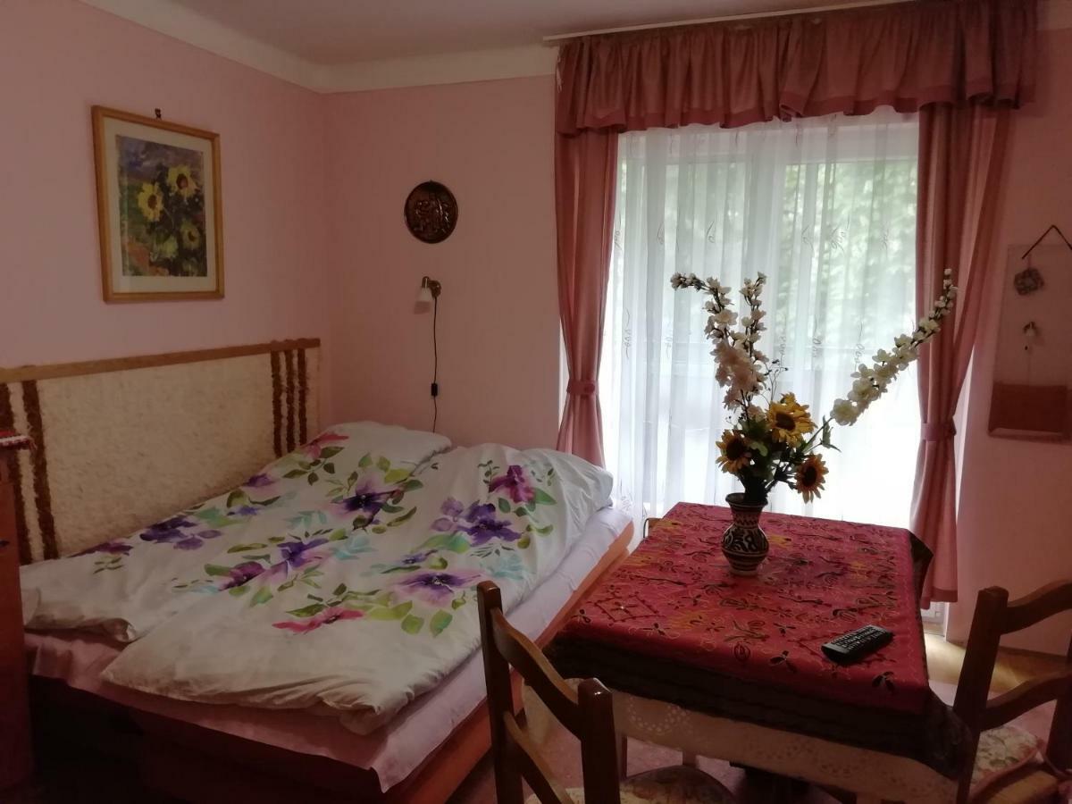 Gyoengyvirag Ueduelo - Mario Apartman 하르카니 외부 사진